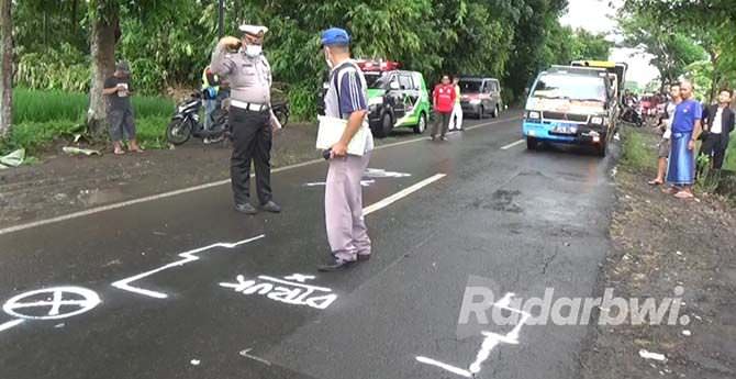 senggolan-dump-truck-siswa-sman-1-genteng-meninggal