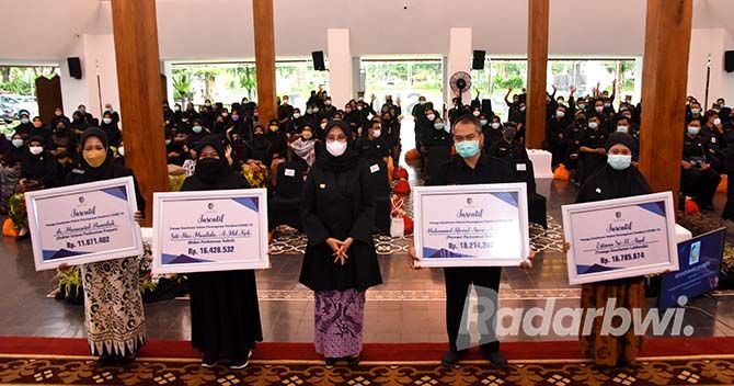 setelah-menunggu-lama-akhirnya-392-nakes-terima-insentif-covid-19
