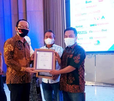 dewan-pers-serahkan-sertifikasi-jp-raba-edisi-online-secara-langsung