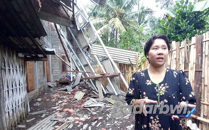 diterjang-angin-kencang-dua-rumah-warga-wringinrejo-rusak