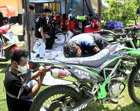 mahasiswa-teknik-mesin-gelar-servis-gratis