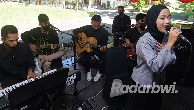 mengenal-suci-tacik-penyanyi-pendatang-baru-yang-lagi-naik-daun