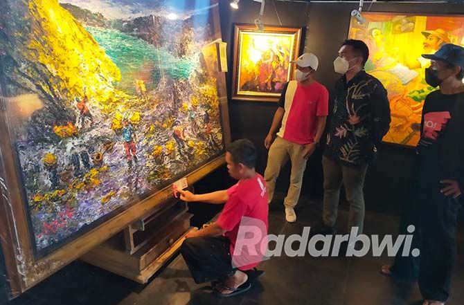 pemkab-banyuwangi-beli-lukisan-mikul-emas-senilai-rp-100-juta
