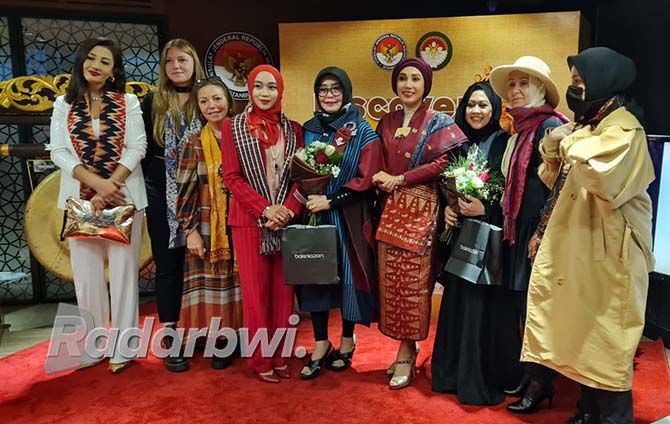 wakili-indonesia-di-turki-tampilkan-tari-sisik-melik