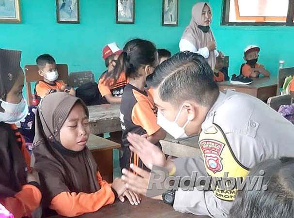 anak-anak-yang-menangis-saat-akan-divaksin-perlu-pendampingan