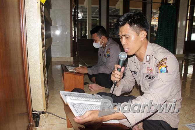 hadapi-aksi-demo-polresta-gelar-khataman-alquran