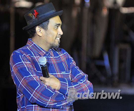 identik-dengan-penyanyi-jazz