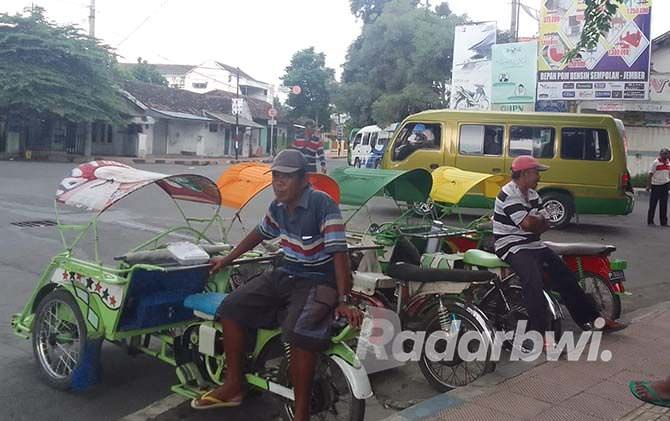 nasib-abang-becak-di-tengah-menjamurnya-jasa-ojek-online