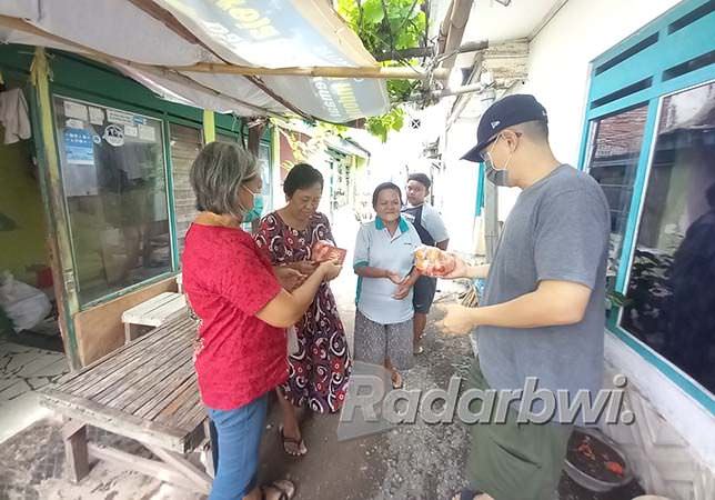 imlek-dirayakan-sederhana-tetap-bagikan-angpao-dan-buah-jeruk