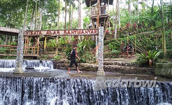 keindahan-air-terjun-banyuanyar-kurang-diminati-wisatawan