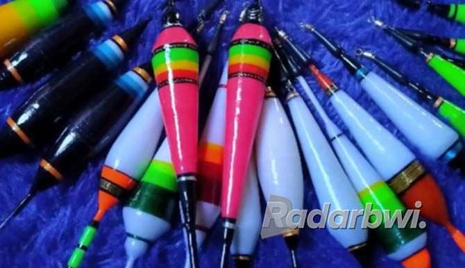 pelampung-bergoyang-jadi-penanda-umpan-disambar-ikan