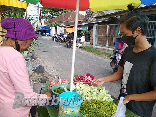 penjual-bunga-nyekar-laris-manis