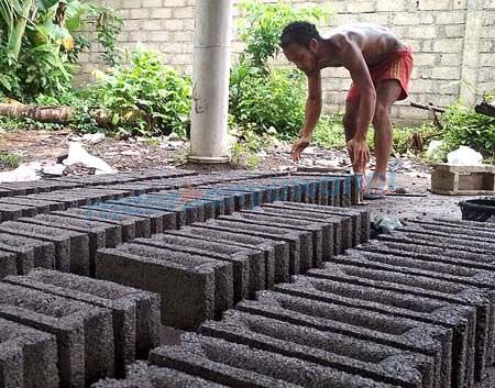 upah-buruh-batako-rp-400-buruh-paving-rp-350
