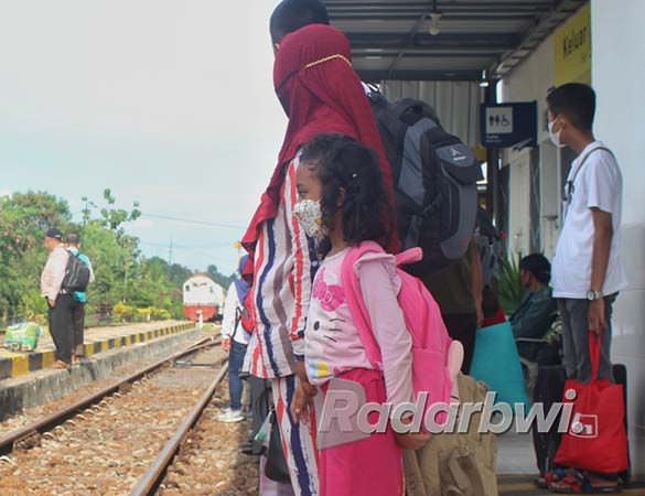 anak-usia-di-bawah-6-tahun-boleh-naik-sepur