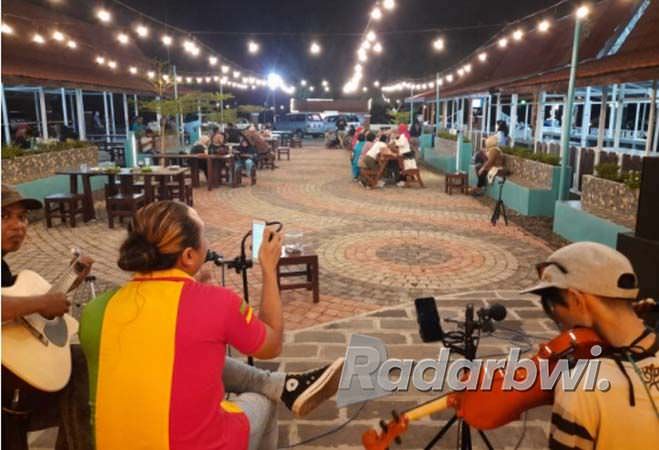 bisa-pilah-pilih-ikan-sendiri-di-fish-market-kampung-mandar
