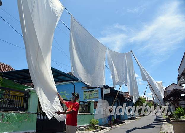 cegah-masyarakat-terpecah-gelar-ritual-resik-lawon-buyut-cungking