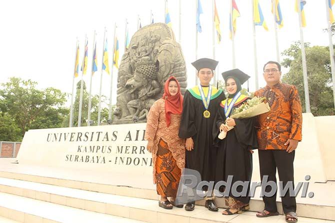 ipk-dea-amanda-masuk-tiga-besar-dewangga-raih-gelar-dokter-muda