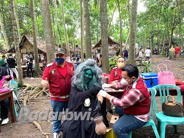 kebo-keboan-hingga-mak-lampir-pun-minta-vaksin
