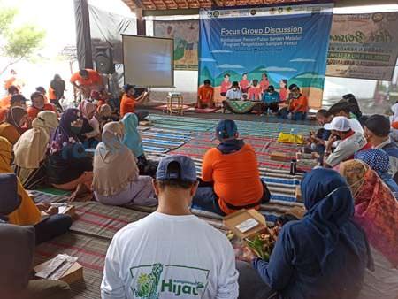 sikia-unair-bersih-bersih-pulau-santen