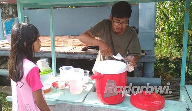 tunggu-panggilan-kerja-pilih-jualan-es-degan