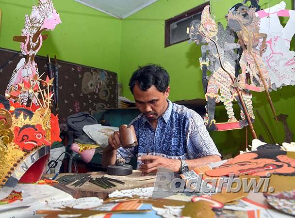 wayang-kulit-sukowidi-jadi-simpanan-kolektor-di-prancis-dan-jerman