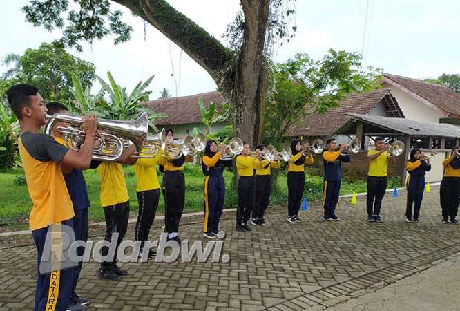 atlet-pelapis-drumband-siap-bertanding