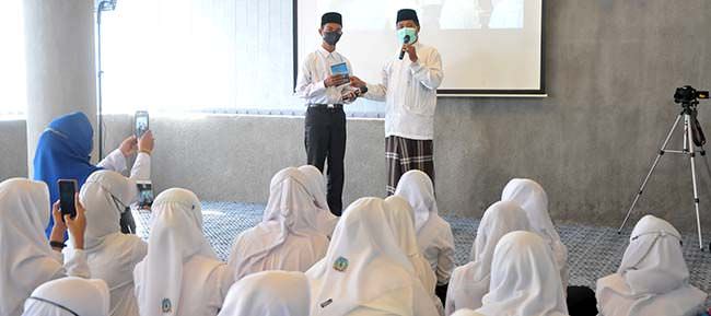 diajari-tajwid-membaca-al-quran