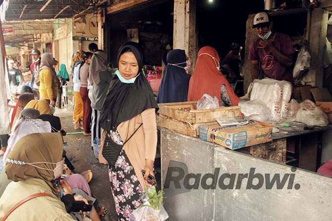 jelang-lebaran-ramai-ramai-selep-daging-untuk-pentol-bakso