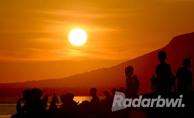 menjemput-sunrise-od-java-di-pantai-ancol-banyuwangi