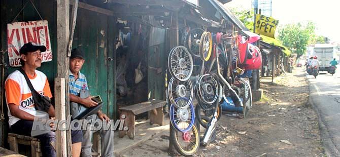 pelebaran-jalan-pedagang-pasar-loak-genteng-segera-digusur