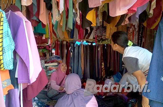 pembeli-baju-lebaran-mulai-meningkat