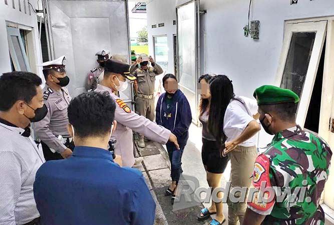 polisi-awasi-ketat-eks-lokalisasi-di-rogojampi-dan-blimbingsari