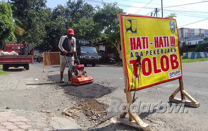 tambal-jalan-yang-masih-berlubang-kecil