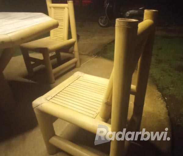 KHAS: Kursi bambu banyak ditemukan di Desa Gintangan, Kecamatan Blimbingsari, Banyuwangi. (Dedy Jumhardiyanto/Radar Banyuwangi)