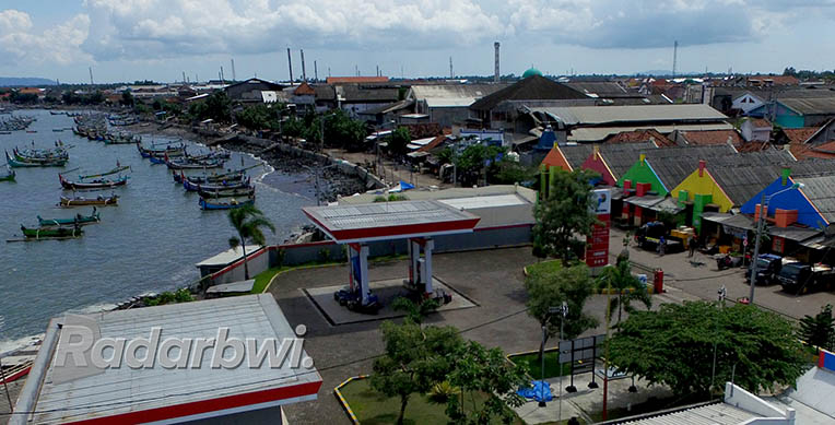 TERTATA: Pasar tradisional di dekat Pelabuhan Brak Kalimoro, Kecamatan Muncar, Banyuwangi. (Ramada Kusuma/Radar Banyuwangi)