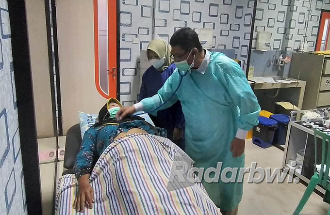 DUKUNGAN: Pengecekan medis untuk para lansia akan mendapat promo spesial di RSI Fatimah Banyuwangi menyambut Hari Lansia pada 23–31 Mei 2022 mendatang. (RSI Fatimah for Radar Banyuwangi)