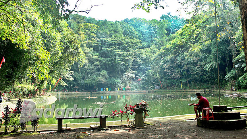 ASRI: Pemandangan indah di wisata Rowo Bayu, Dusun Sambungrejo, Desa Bayu, Kecamatan Songgon, Minggu (22/5). (Salis Ali/Radar Genteng)