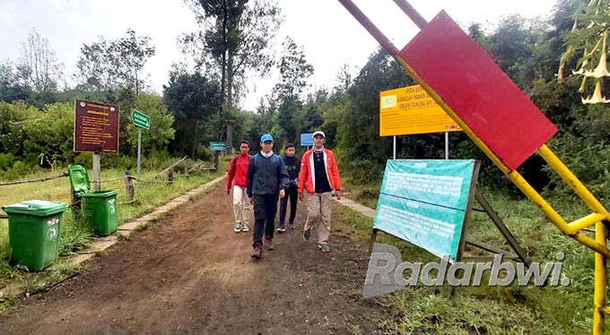 Wisatawan memulai jalur pendakian menuju Kawah Ijen, Banyuwangi. Tempat wisata ini diusulkan menjadi salah salah anggota Unesco Global Geopark. (Dok. Radar Banyuwangi)