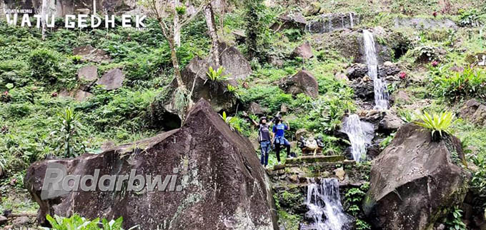 HIJAU: Kawasan Watu Gedhek menjadi destinasi wisata di Desa Jambewangi, Kecamatan Sempu, Banyuwangi. (Dedy Jumhardiyanto/Radar Banyuwangi)