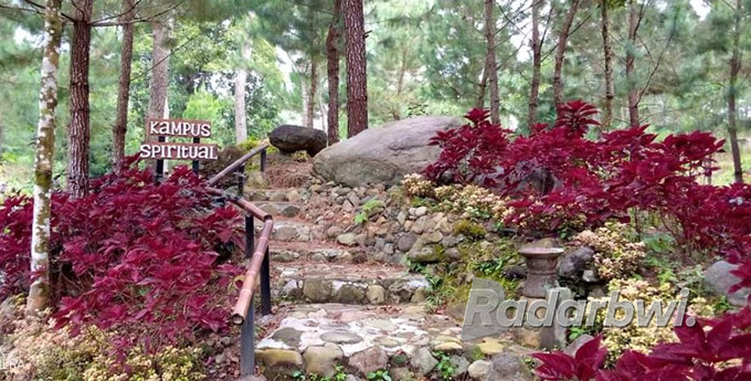 ASRI: Kawasan sekitar Watu Perahu dikembangkan sebagai destinasi wisata khusus. (Dedy Jumhardiyanto/Radar Banyuwangi)
