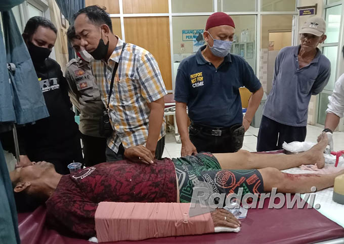 WARGA PROBOLINGGO:  Faisol Haq, pencuri HP di Kecamatan Bungatan harus mendapatkan perawatan medis setelah menabrak mobil saat berusaha melarikan diri. (Humaidi/Radar Situbondo)