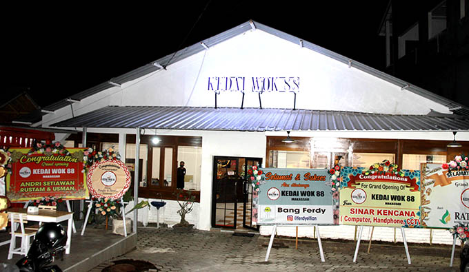 HIGIENIS: Kedai Wok 88 yang berlokasi di Jalan Raya Kepiting No 77B, Kelurahan Sobo, Kecamatan Banyuwangi, terlihat bersih dan rapi. (Bagus Rio/Radar Banyuwangi)