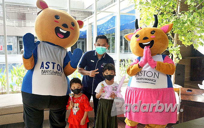 RUSA BANYUWANGI: Mrs Rubi, maskot baru dari ASTON Banyuwangi Hotel & Conference Center, di Acara Kids Fun Day.