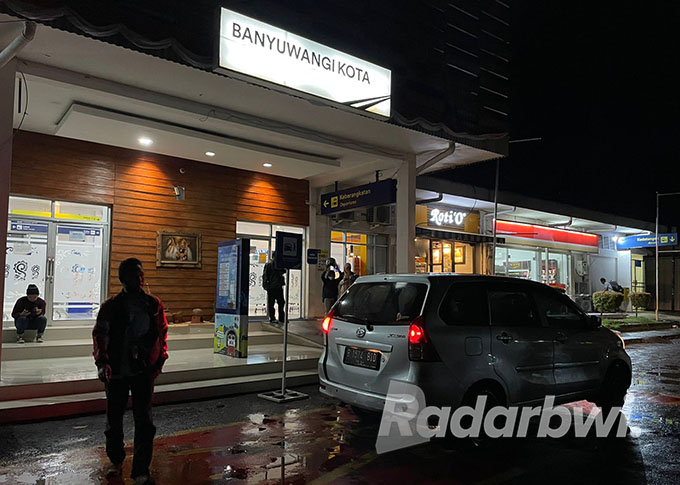 SEGERA DIPUGAR: Stasiun Banyuwangi Kota yang terletak di Lingkungan Karangasem, dalam waktu dekat segera diperluas. (Fredy Rizki/Radar Banyuwangi)