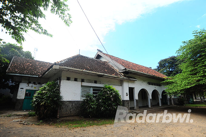 BERSEJARAH: Kompleks gedung Pengadilan era lama di sebelah barat Stadion Diponegoro Banyuwangi. (Dok.Radar Banyuwangi)
