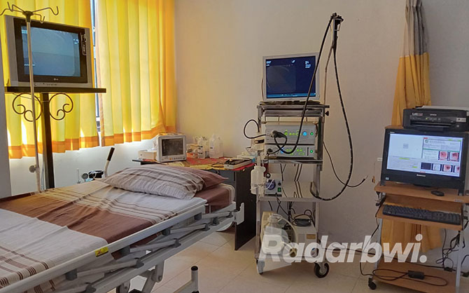 PEMERIKSAAN: Ruang pemeriksaan kolonoskopi di RSUD Blambangan Banyuwangi. (Virna untuk Radar Banyuwangi)