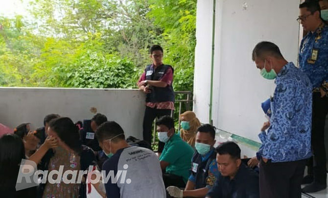ILUSTRASI: Sejumlah Pekerja Seks Komersial di eks Lokalisasi Gunung Sampan (GS) Situbondo menjalani pemeriksaan sampel darah beberapa waktu lalu. Hal ini dilakukan menyusul beberapa PSK positif HIV/AIDS. (IWAN FERIYANTO/JPRS)