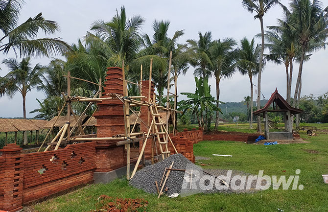 JADI PUSAT KULINER: Kawasan Pasar Sawah Meru rencananya akan dimanfaatkan sebagai pasar kuliner dengan arsitektur kuno. (DEDY JUMHARDIYANTO/RABA )
