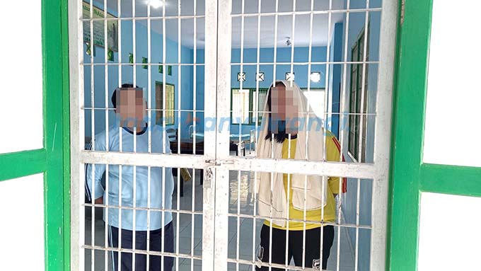 RUANG TIDUR: Pasien pengidap gangguan jiwa di Puskesmas Licin sedang menjalani masa pemulihan (10/1). (Ayu Lestari/RadarBanyuwangi.id)