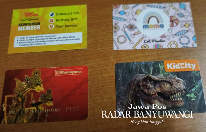 DISKON: Beberapa jenis kartu member untuk berbagai keperluan dan berlangganan. (Sigit Hariyadi/Radar Banyuwangi)